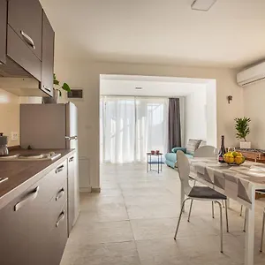 https://apartaments-punta-relax.in-istria.net